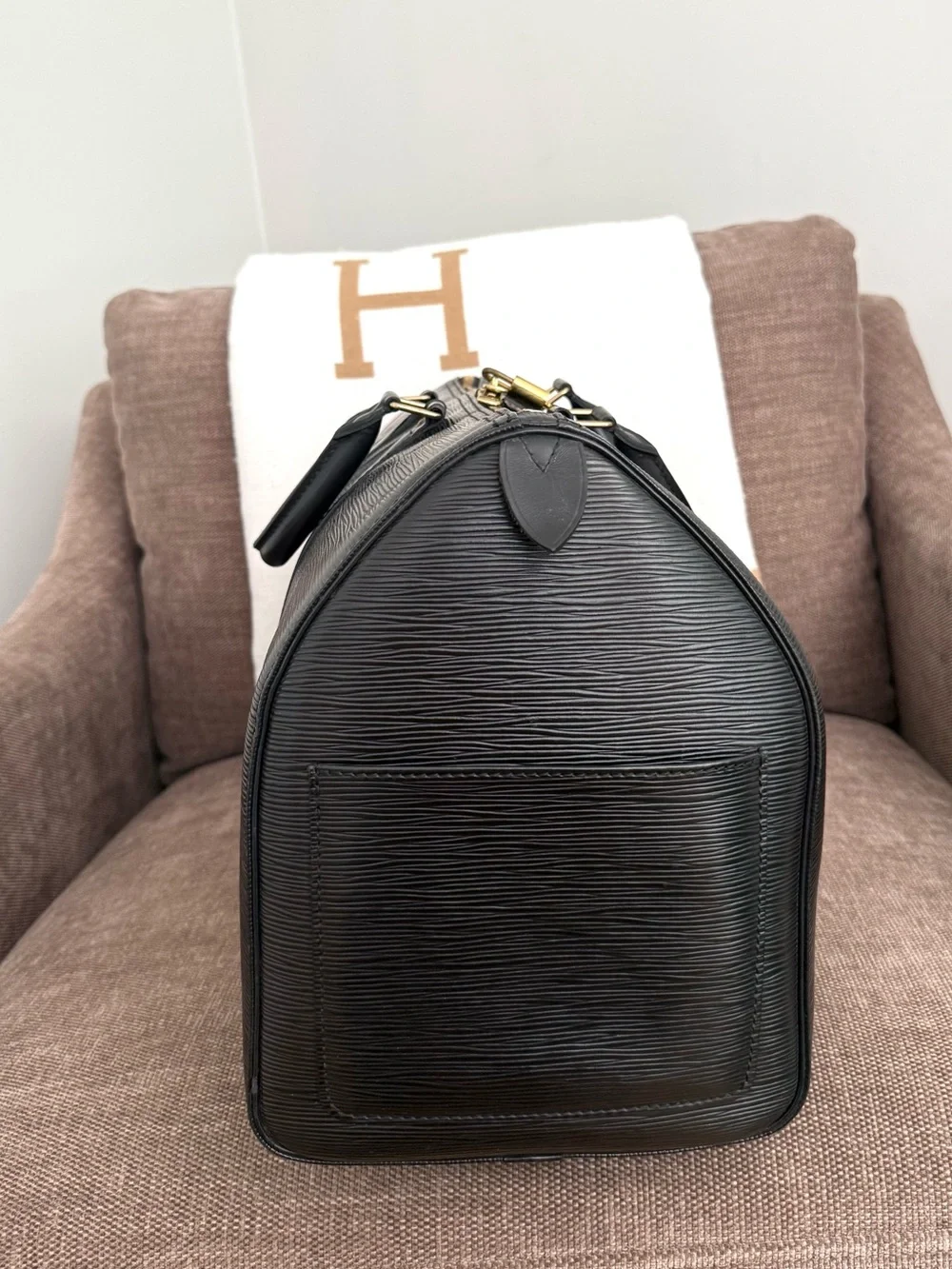 Louis Vuitton authentic Keepall 45 travel Ang black Epi leather unisex